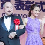 タレントの岡田結実が第29回日本ジュエリーべストドレッサー賞表彰式に紫色のロングドレス姿で登場！「あと一歩踏み出したいときとかにジュエリーを付ける」