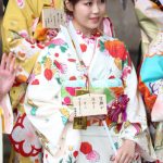 新生 E-girlsメンバー11人全員が艶やかな晴れ着姿で最新シングルヒット祈願！