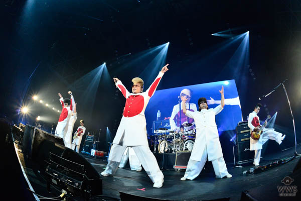 【ライブレポート】氣志團「お前らにとってお年玉的存在」EARTH STAGEのトリで新年GIG！ COUNTDOWN JAPAN 17/18で『One Night Carnival』や他アーティスト風アレンジ曲も披露！