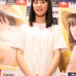 女優・大友花恋が人生初のカレンダーを発売!! 「毎朝私の写真を見て元気になってもらえたら」。高校卒業を控え一番の思い出は「お弁当の時間」