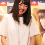 女優・大友花恋が人生初のカレンダーを発売!! 「毎朝私の写真を見て元気になってもらえたら」。高校卒業を控え一番の思い出は「お弁当の時間」