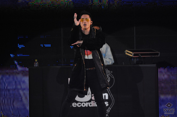 【動画】SWAY(DOBERMAN INFINITY)が神戸コレクションで『MANZANA』を熱唱！圧巻のパフォーマンスで12000人を魅了