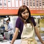 佐久間由衣がトレードマークの黒髪のショートカットを封印！ 長い茶髪のギャルメイクに挑戦し、「ありがたい経験」 「過去と現在がつながることで、それぞれが変わっていく切なさ。 最初から最後までしっかり見てほしい」とアピール！