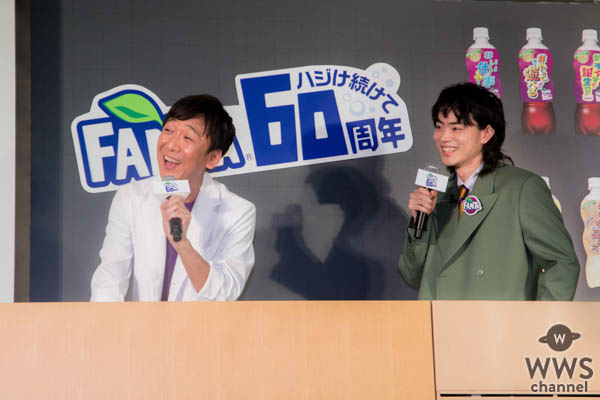 黄色い声援の中、「ファンタ宣伝部長」 菅田将暉がサプライズ登場！ 「ファンタ」60周年記念“カンパイ”特別授業を開催 菅田将暉さんが東京03 飯塚悟志にムチャぶり連発！？