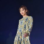 【動画】前田希美が肩出しファッション、安井レイはカラフルなワンピで登場！＜東京ストリートコレクション＞