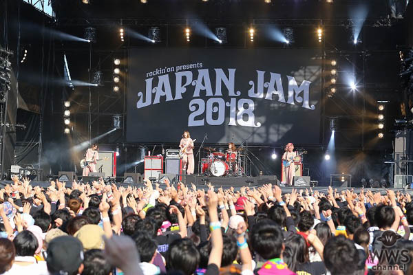 SCANDALが「JAPAN JAM 2018」に初登場！野外ステージで勢いのあるライブパフォーマンスを披露！