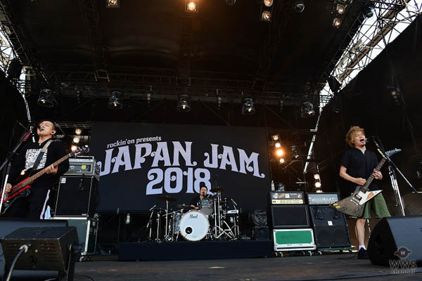 【ライブレポート】10-FEETがJAPAN JAM 2018で『ヒトリセカイ』含む人気曲たっぷり8曲披露！TAKUMA「お前らを引き連れて最後までいくぞー！」