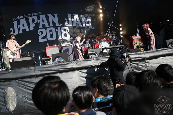 SCANDALが「JAPAN JAM 2018」に初登場！野外ステージで勢いのあるライブパフォーマンスを披露！