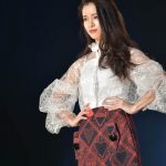 【動画】前田希美が肩出しファッション、安井レイはカラフルなワンピで登場！＜東京ストリートコレクション＞