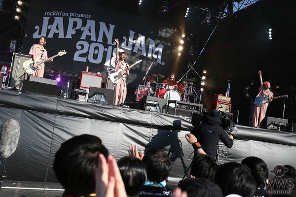 SCANDALが「JAPAN JAM 2018」に初登場！野外ステージで勢いのあるライブパフォーマンスを披露！