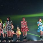 【ライブレポート】夢みるアドレセンス、ストリートファッションを着こなし東京ストリートコレクションで全力ダンス！『桜』の振り付けでキュートな旗揚げゲーム？！