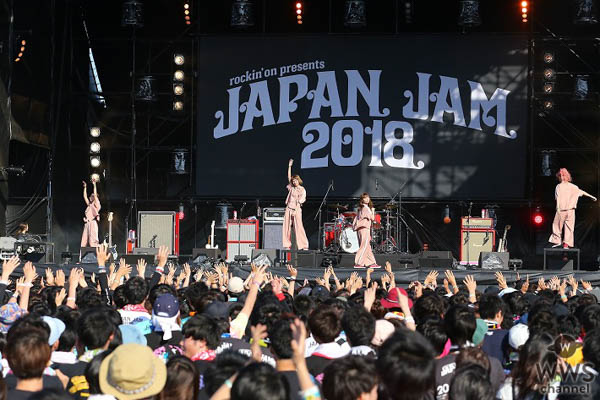 SCANDALが「JAPAN JAM 2018」に初登場！野外ステージで勢いのあるライブパフォーマンスを披露！