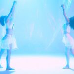 東京パフォーマンスドール、新体制第一弾シングル「Shapeless」MV公開！プリズムの光と色の世界！