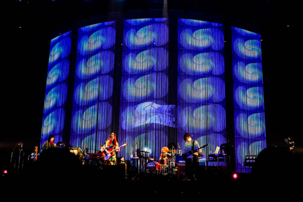 【GLIM SPANKY】 自身初の「GLIM SPANKY LIVE AT 日本武道館」超満員！！ ロックの聖地で、結成10年間で生み出した楽曲の数々を 全力でパフォーマンス！！