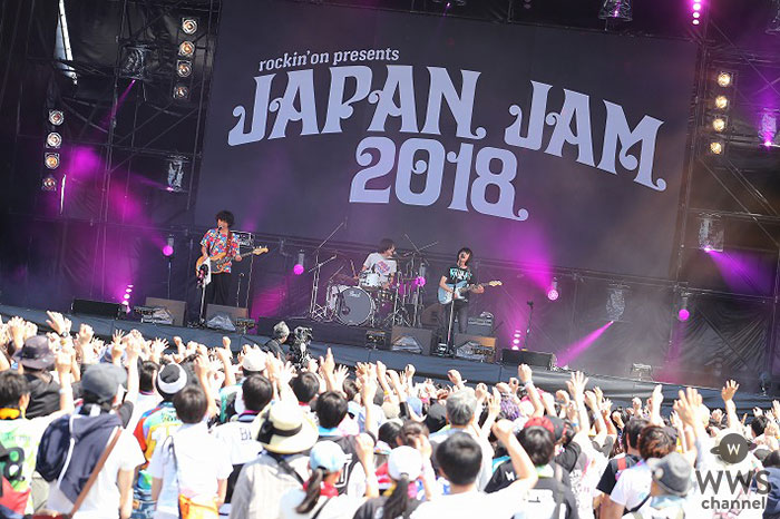 【ライブレポート】３ピースバンド・おいしくるメロンパンがJAPAN JAM 2018に初出演！新曲から人気曲『look at the sea』で観客を魅了！