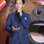 土屋太鳳、巨大な馬で運気は上昇！？日本ダービーで「勝利の女神に出会いたい！」