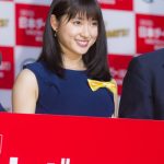 土屋太鳳、巨大な馬で運気は上昇！？日本ダービーで「勝利の女神に出会いたい！」
