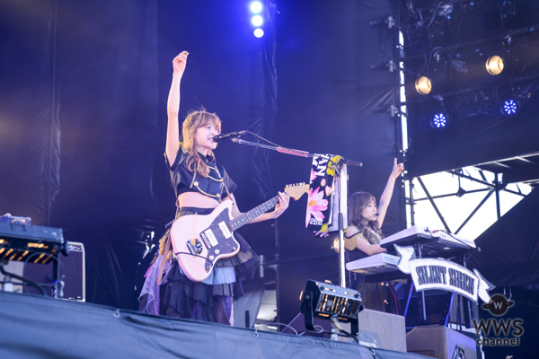 【ライブレポート】実力派ガールズロックバンド・SILENT SIRENがJAPAN JAM 2018のトップバッターで登場！新曲『天下一品のテーマ』では威勢よく「ラッシャイ！」の掛け声で会場を一体に！