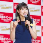 土屋太鳳、巨大な馬で運気は上昇！？日本ダービーで「勝利の女神に出会いたい！」