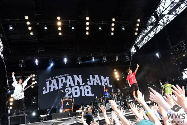 【ライブレポート】KEYTALK、JAPAN JAM 2018で『Summer Venus』含む全9曲披露！寺中、「さぁさぁさぁ、両手を空に掲げてー！」SKY STAGE会場全員が青空を仰ぐ！