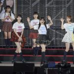 AKB48・柏木由紀、NMB48・山本彩、HKT48の指原莉乃が48グループコンサートに登場！新曲『Teacher Teacher』を披露！〈AKB48 53rdシングル 世界選抜総選挙〉