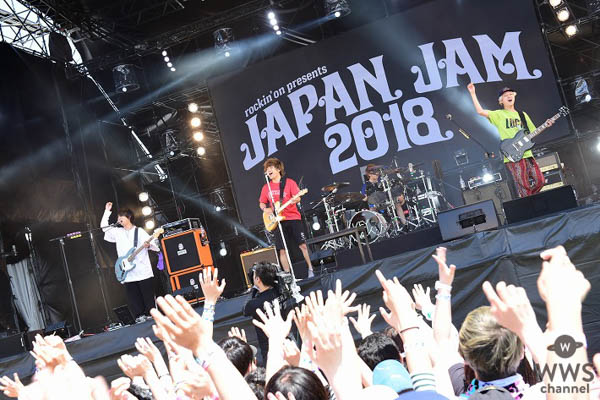 【ライブレポート】KEYTALK、JAPAN JAM 2018で『Summer Venus』含む全9曲披露！寺中、「さぁさぁさぁ、両手を空に掲げてー！」SKY STAGE会場全員が青空を仰ぐ！