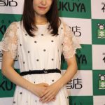欅坂46・キャプテン 菅井友香、待望のファースト写真集発売で新宿でイベント開催！