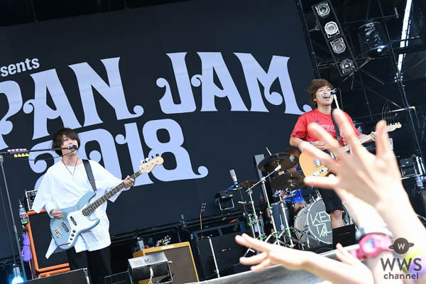 【ライブレポート】KEYTALK、JAPAN JAM 2018で『Summer Venus』含む全9曲披露！寺中、「さぁさぁさぁ、両手を空に掲げてー！」SKY STAGE会場全員が青空を仰ぐ！