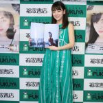 伊原六花が19歳の誕生日に写真集発売会見！ ファースト写真集の出来は「100万点です！！」チャームポイントは「腹筋」！？