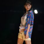 下村実生（フェアリーズ）がショートパンツ姿で美脚をアピール！藤田ニコル、TGC富山を盛り上げる！