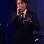【ライブレポート】浅岡雄也(ex.FIELD OF VIEW)が貫禄のあるオーラと圧倒的な歌唱力でCALDERA SONICに登場！人気曲「DAN DAN 心魅かれてく」も披露！