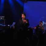【ライブレポート】浅岡雄也(ex.FIELD OF VIEW)が貫禄のあるオーラと圧倒的な歌唱力でCALDERA SONICに登場！人気曲「DAN DAN 心魅かれてく」も披露！