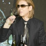 YOSHIKI、ワインの出来に「間違いなく一流」!「Y by Yoshiki」新作発表会に登場!!