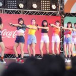 【ライブレポート】Chuning Candy(チューニングキャンディー)が夏らしいヘソ出しファッションで野外ライブパフォーマンス！
