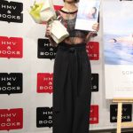 SCANDAL HARUNA がファースト写真集「SOMEWHERE」で初水着を披露！「今後の目標は結婚や出産をしても音楽活動を継続すること」