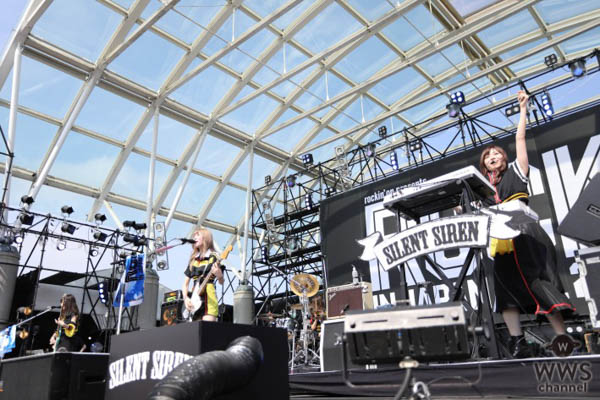 【ライブレポート】SILENT SIREN “キュート×パワフル”なガールズロックで夏フェス大盛上がり！〈ROCK IN JAPAN FESTIVAL 2018〉