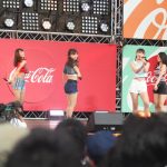【ライブレポート】Chuning Candy(チューニングキャンディー)が夏らしいヘソ出しファッションで野外ライブパフォーマンス！