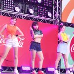 【ライブレポート】Chuning Candy(チューニングキャンディー)が夏らしいヘソ出しファッションで野外ライブパフォーマンス！