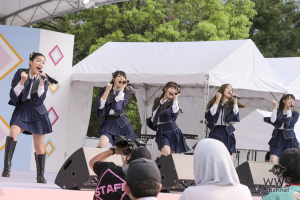 BNK48が海外アイドル初のTIFに参戦！熱気の野外ステージで『RIVER』を力強く披露！