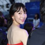 映画『私の人生なのに』第１４回堤川（チェチョン）国際音楽映画祭 セクシーな赤の肩出しドレスでレッドカーペットに登場！