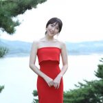 映画『私の人生なのに』第１４回堤川（チェチョン）国際音楽映画祭 セクシーな赤の肩出しドレスでレッドカーペットに登場！