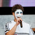 【ライブレポート】ゴールデンボンバーが氣志團万博2018、2日目のメインステージにトップバッターで登場！潮吹きに尻芸と、朝から下ネタ全開で会場を笑いの渦に。