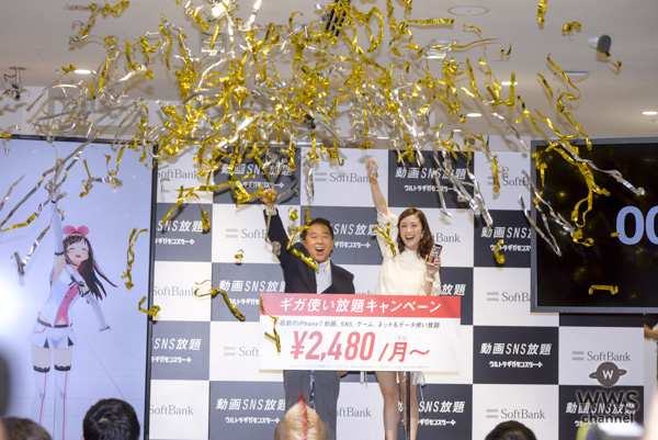 上戸彩が新型iPhone発売セレモニーに出席！新型の魅力に「iPhoneなしでは生きていけない。中毒です」！
