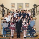 AKB48のメンバーがタイ王国 プラユット・チャンオチャ首相に表敬訪問！！