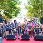 スカパラ、大阪城ホールの前哨戦として梅田でストリートライブ開催！
