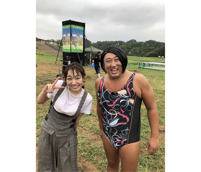 SKE48・須田亜香里、ロバート秋山とツーショット公開！ドッキリの落とし穴に「最近めっちゃ体張っててすげぇ」と称賛の声！