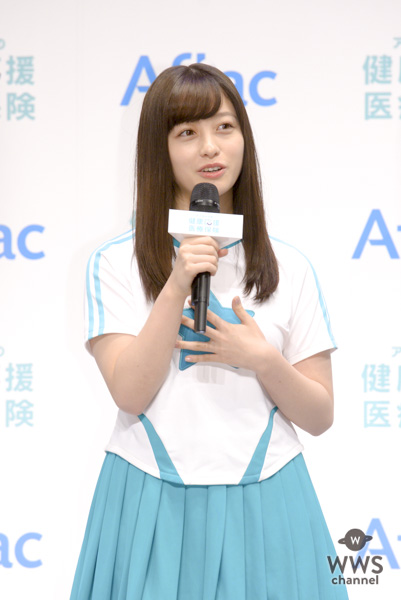 田中圭、橋本環奈の「あーん」にタジタジ！？CM衣装でアフラック新保険プラン発表会に登場