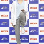 小松菜奈がトレーニングウェア姿で運動好きを告白。「学生の時は勉強よりも体育が好きでした」。吉田羊と「腸内改善トレーニング」に挑戦！