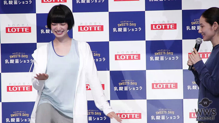 【動画】 小松菜奈が可愛すぎる足上げアクションを実践！吉田羊がフォロー！