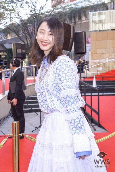 女優・松井玲奈が東京国際映画祭のレッドカーペットに登場！